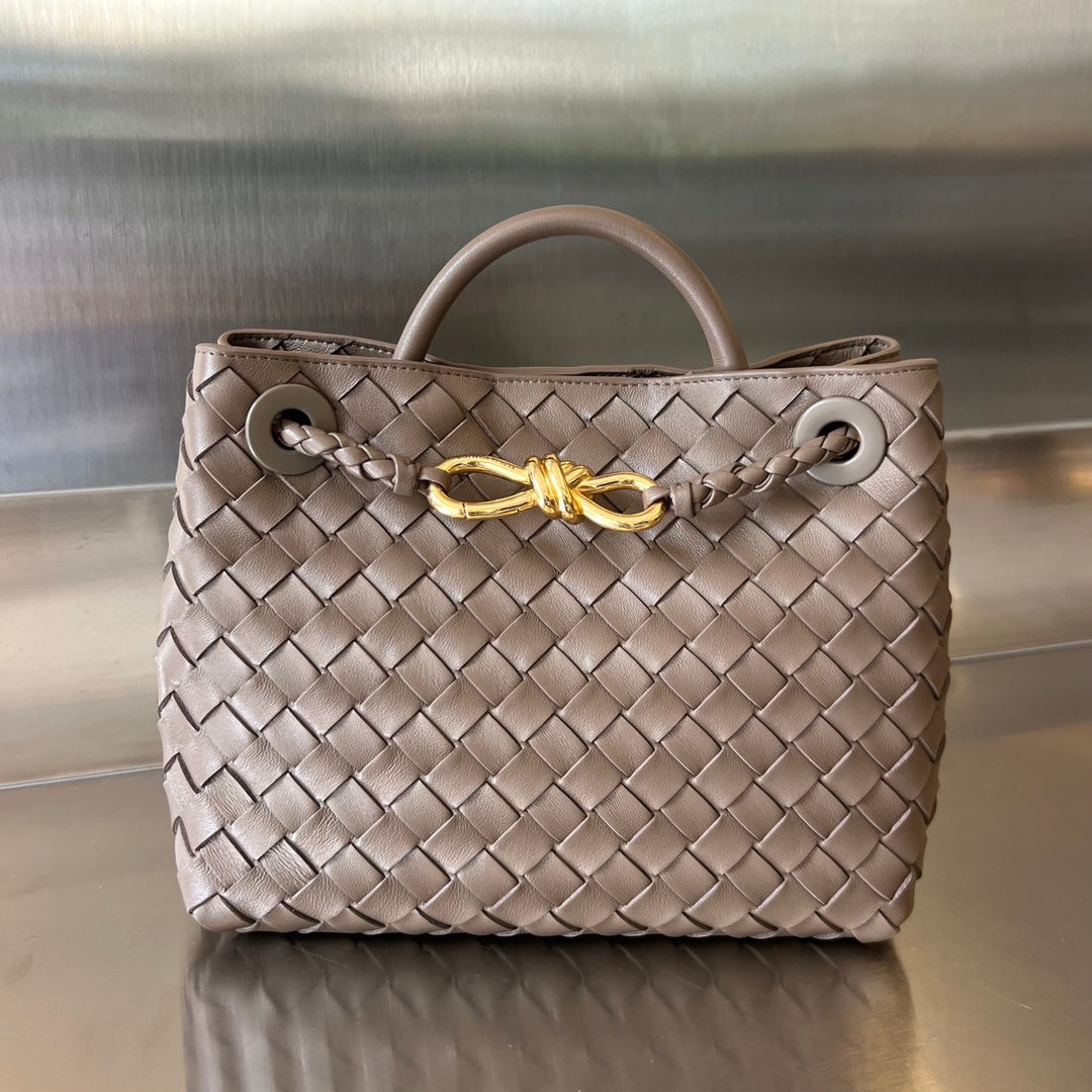 BOTTEGA VENETA SMALL ANDIAMO 25CM CHOCOLATE LAMBSKIN