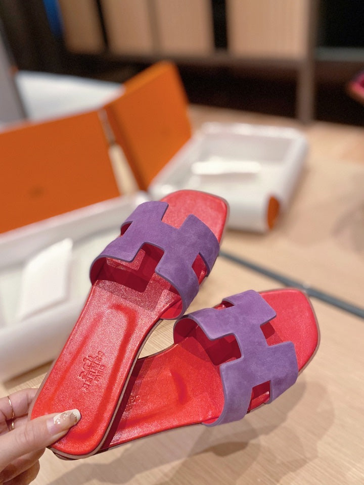 HERMES 0RAN SANDALS IN VIOLET PURPLE SUEDE AND CHERRY RED CALFSKIN