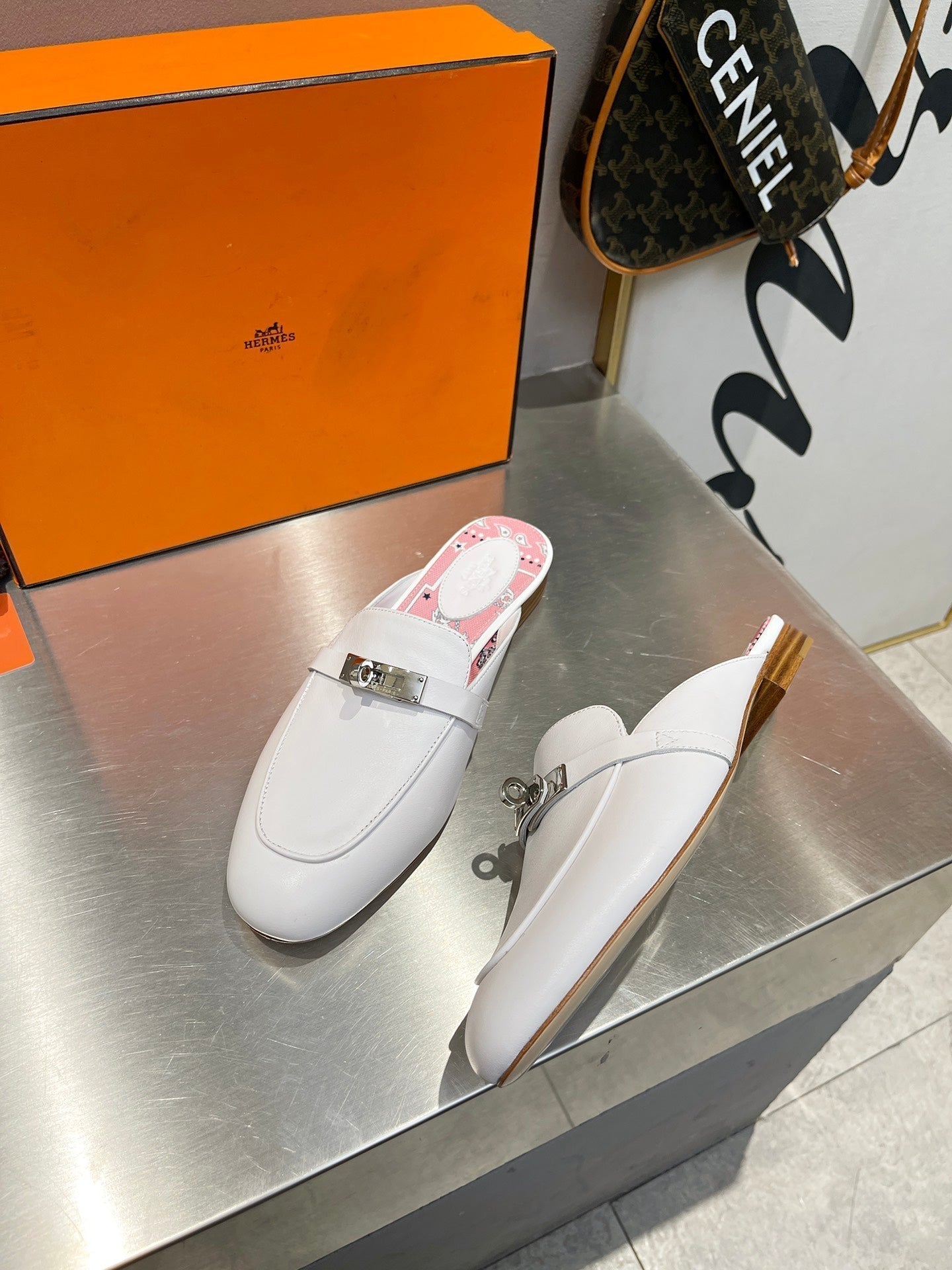 HERMES 0Z MULE WHITE CALFSKIN WITH PINK PATTERN
