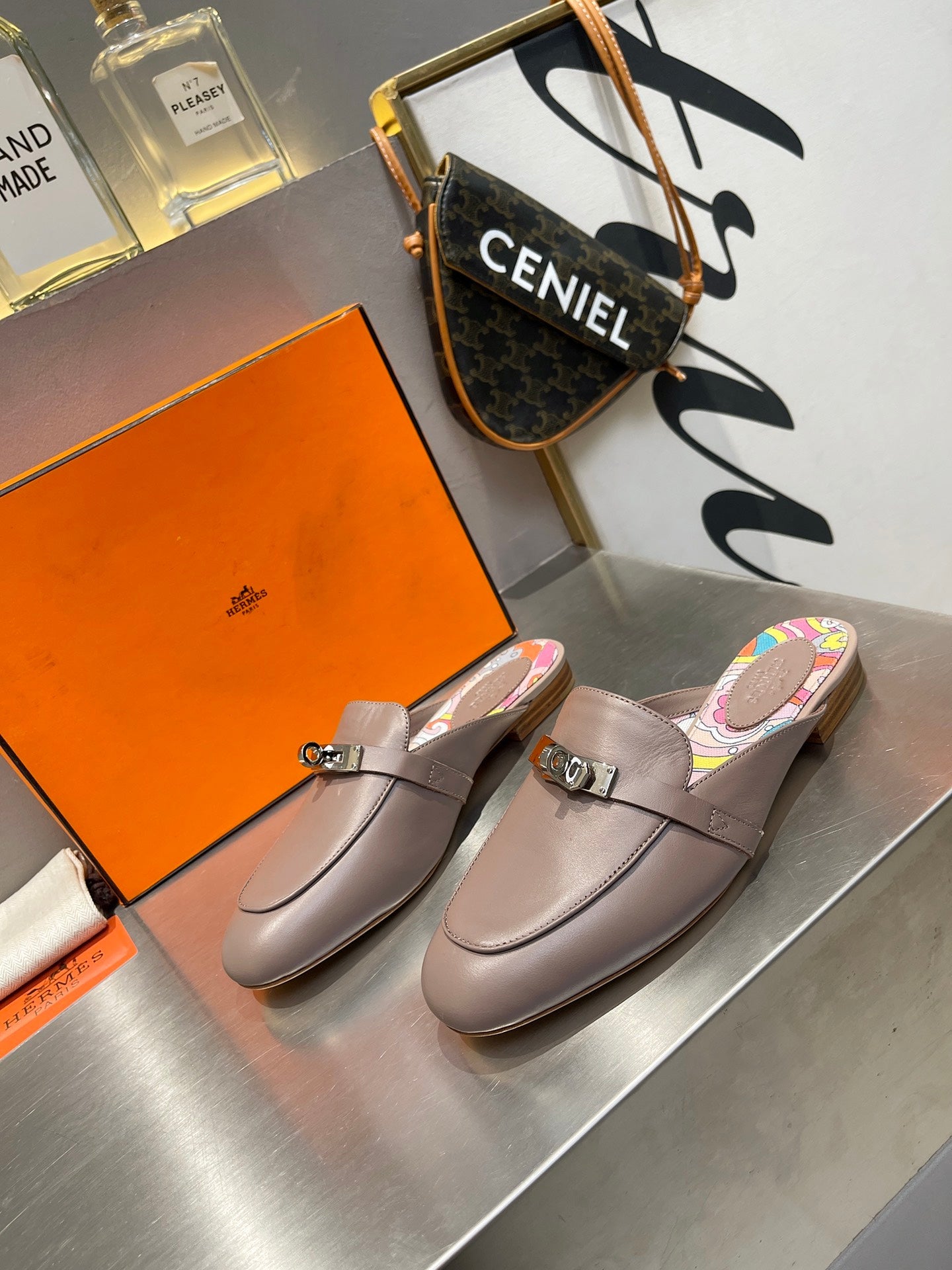 HERMES 0Z MULE ASH CALFSKIN WITH PATTERN