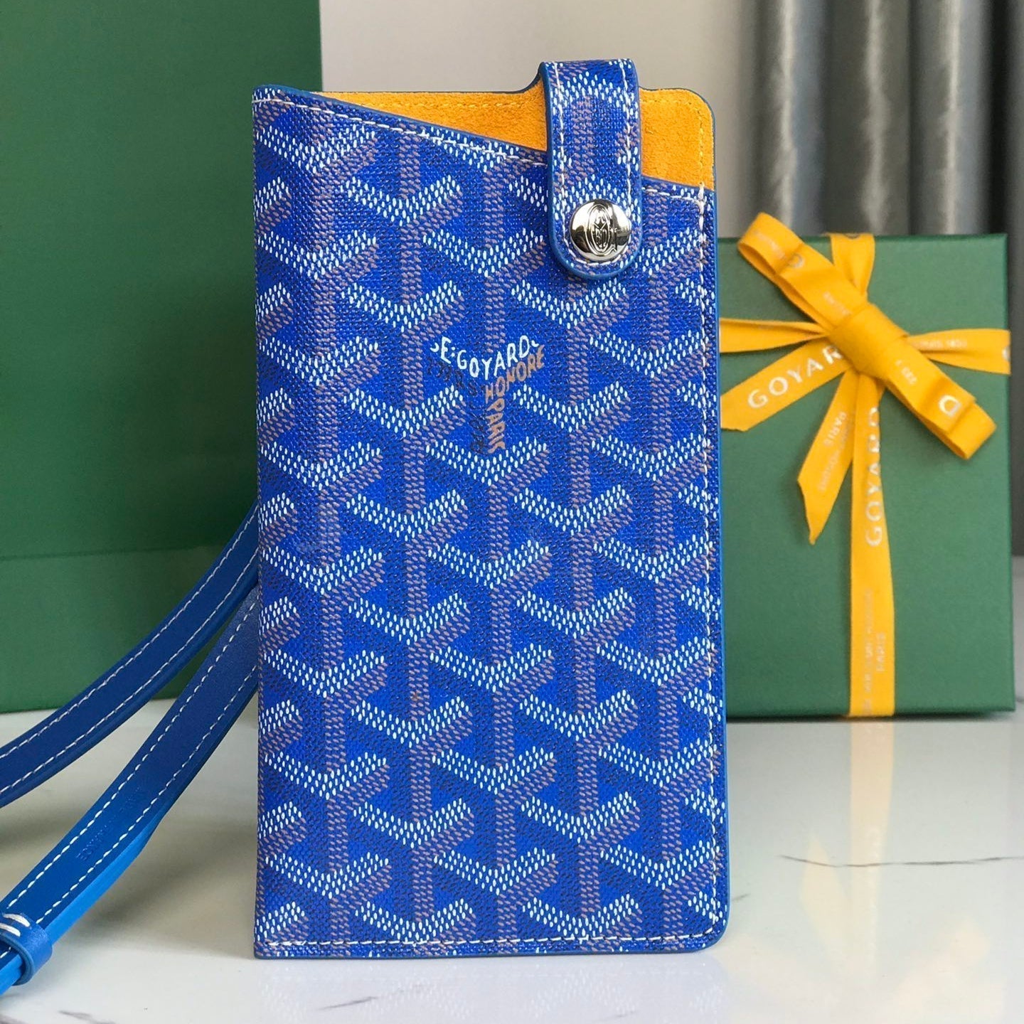 MONTMARTRE GM CASE 18 IN SAPPHIRE BLUE GOYARDINE CANVAS