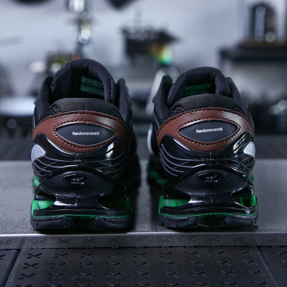 Mizuno x Randomevent Wave Prophecy LS 'Black' D1GC230101