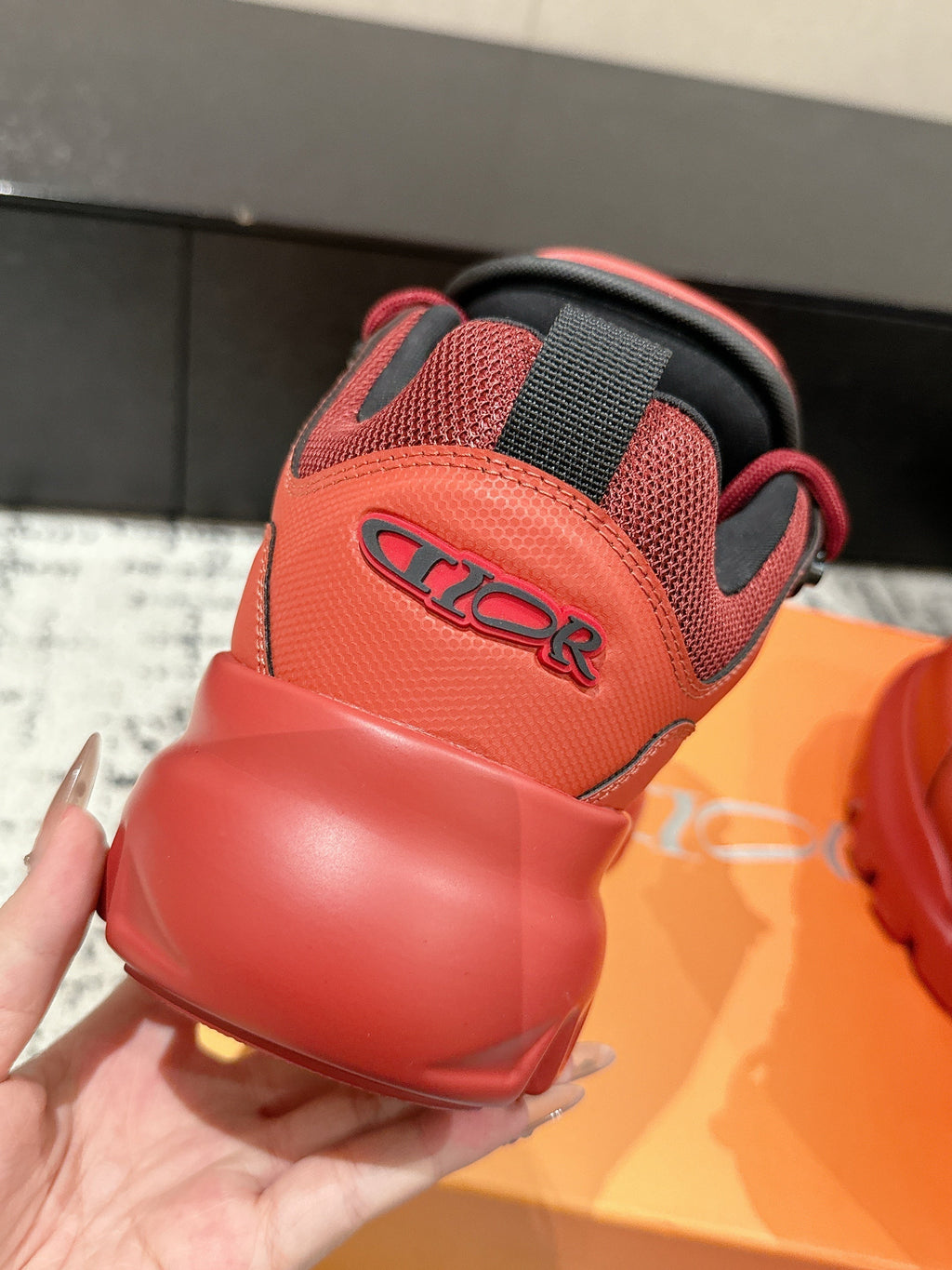 DIOR SNEAKER IN RUBY RED CALFSKIN AND BREATHABLE MESH 175307