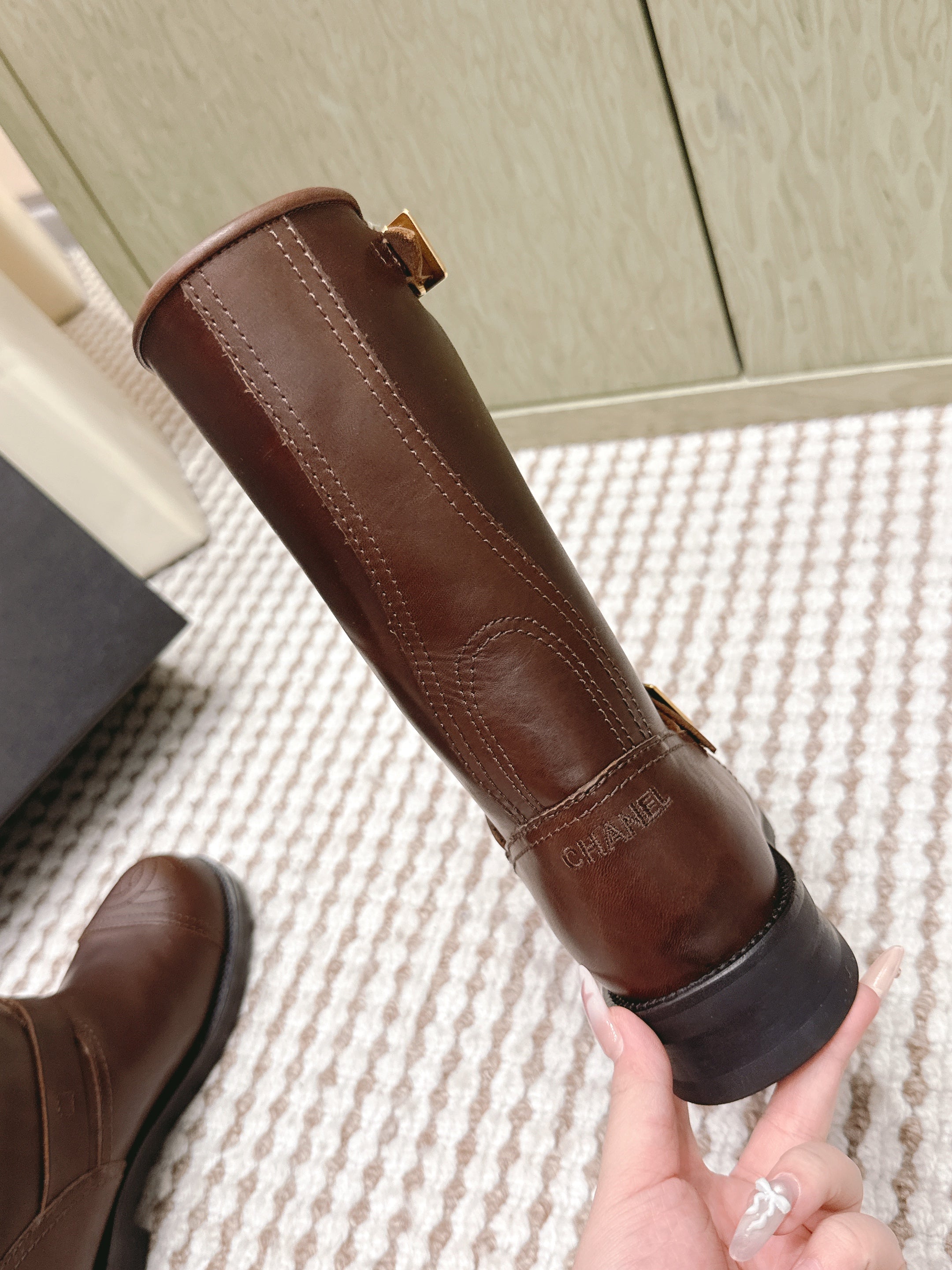 CHANEL 25S CALF-HIGH CHELSEA BOOTS IN BROWN CALFSKIN GOLD HARDWARE