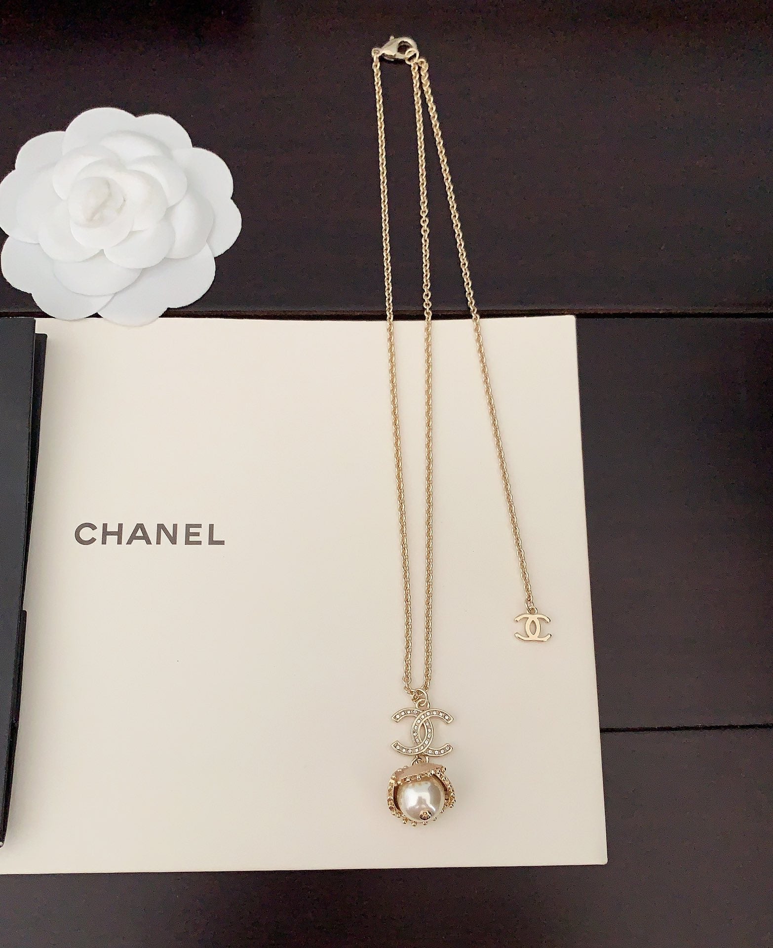 18K  Chanel Pearls Flower Necklace