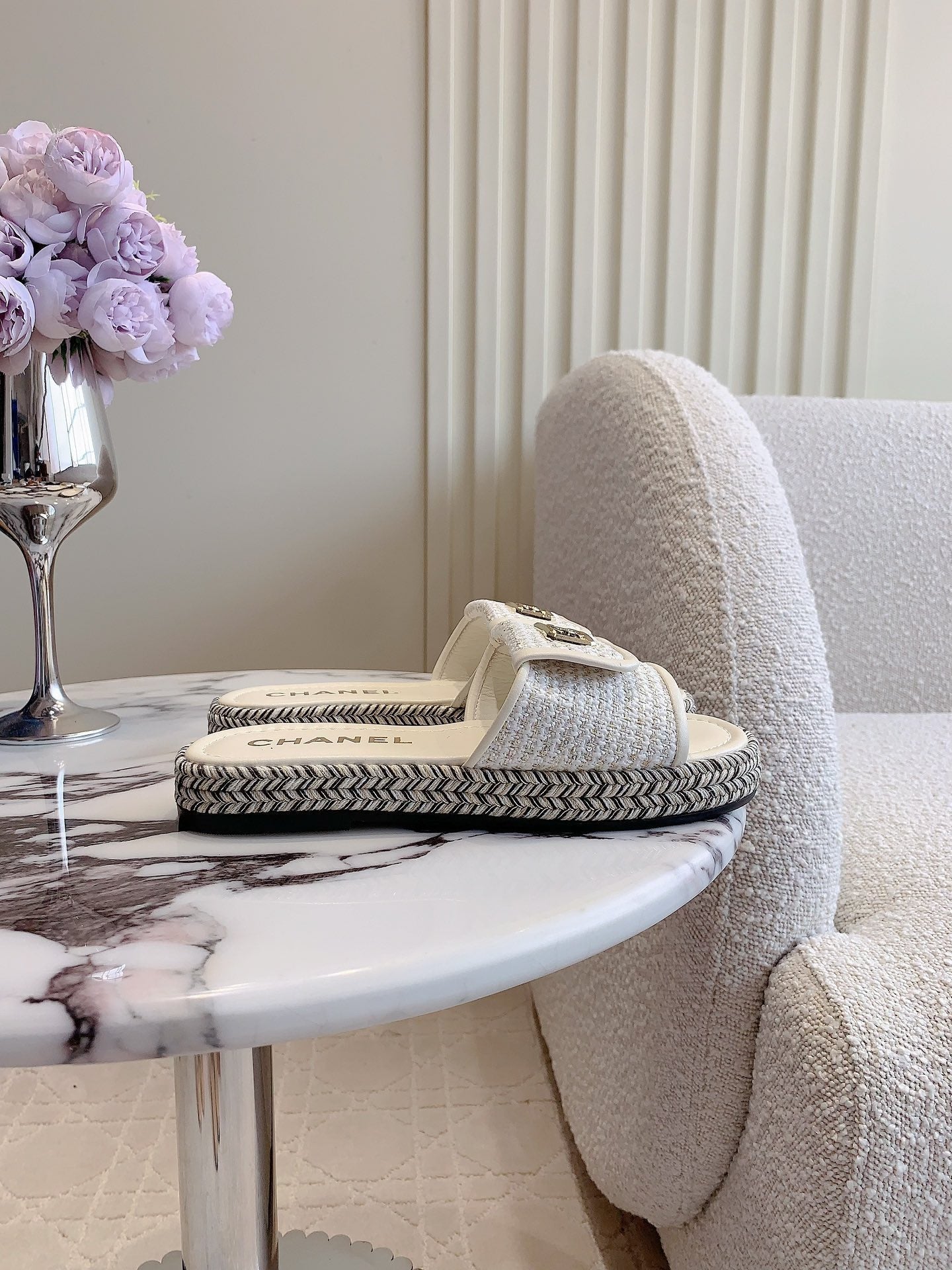 CHANEL PLATFORM SLIPPERS IN WHITE WOOL AND LAMBSKIN