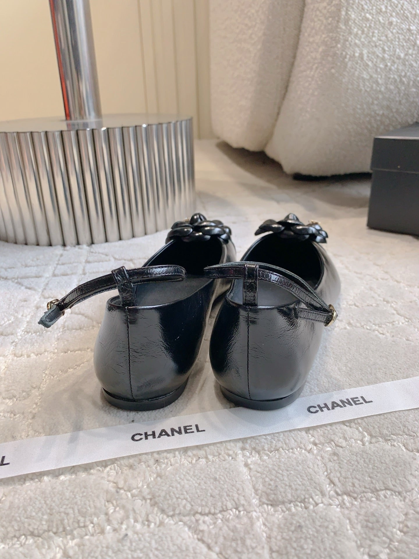 CHANEL 25S CAMELLIA SQUARE TOE FLATS IN BLACK CALFSKIN GOLD HARDWARE
