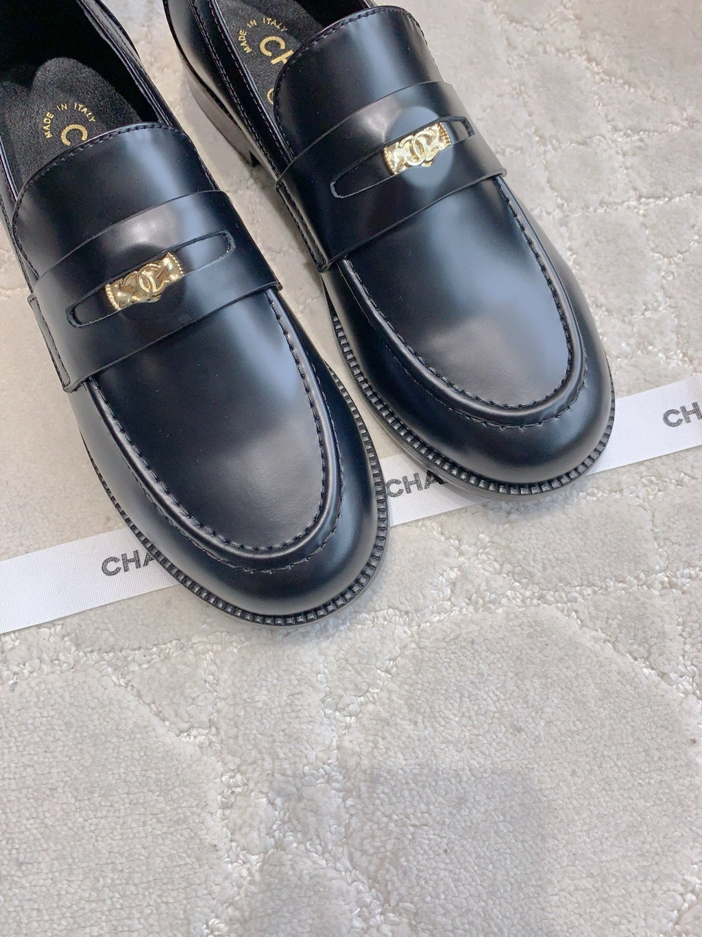CHANEL 25S MOASINS IN BLACK SHINY CALFSKIN GOLD HARDWARE