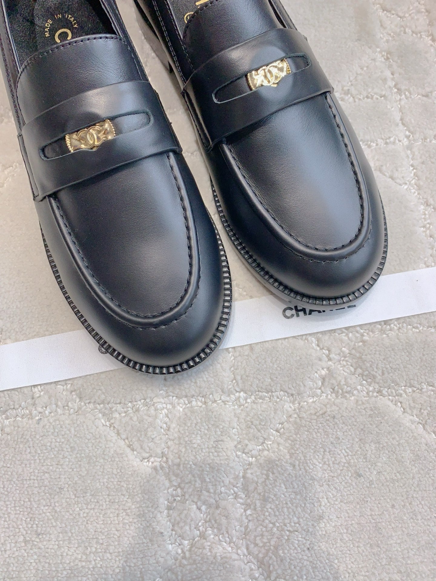 CHANEL 25S MOASINS IN BLACK CALFSKIN GOLD HARDWARE