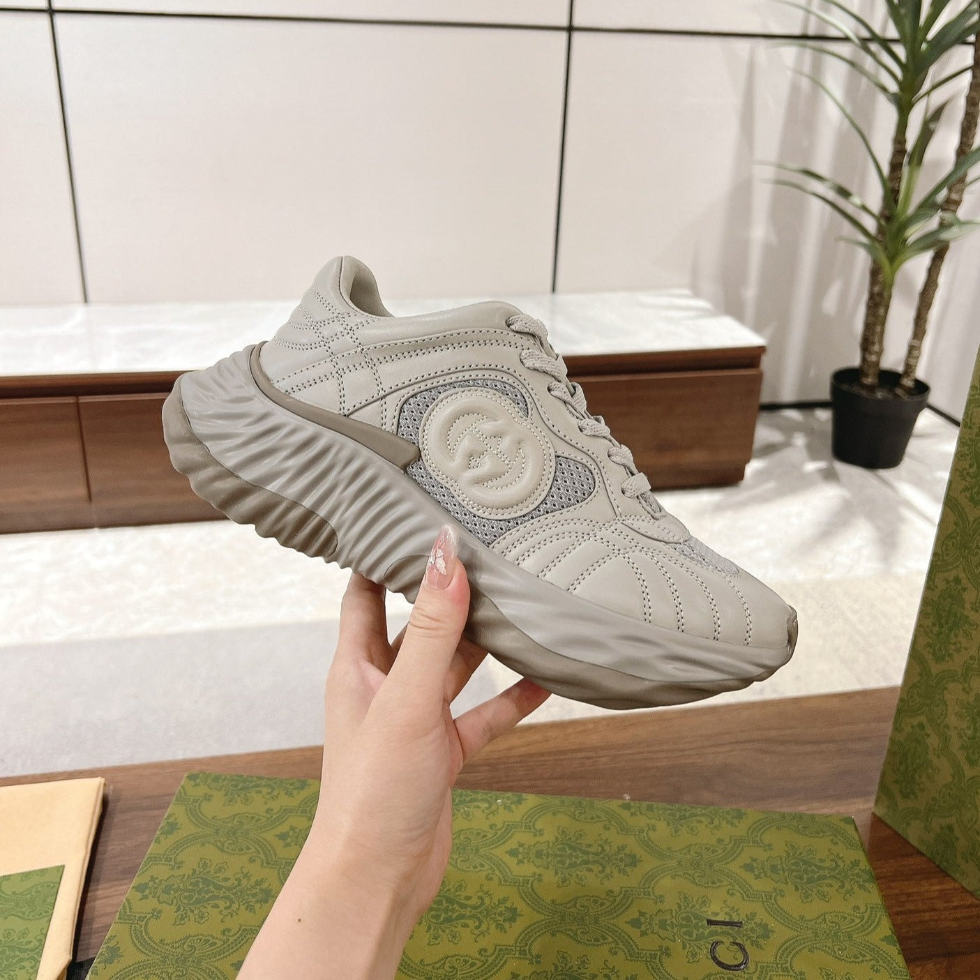 GUCCI RIPPLE SNEAKER CLOUD GRAY