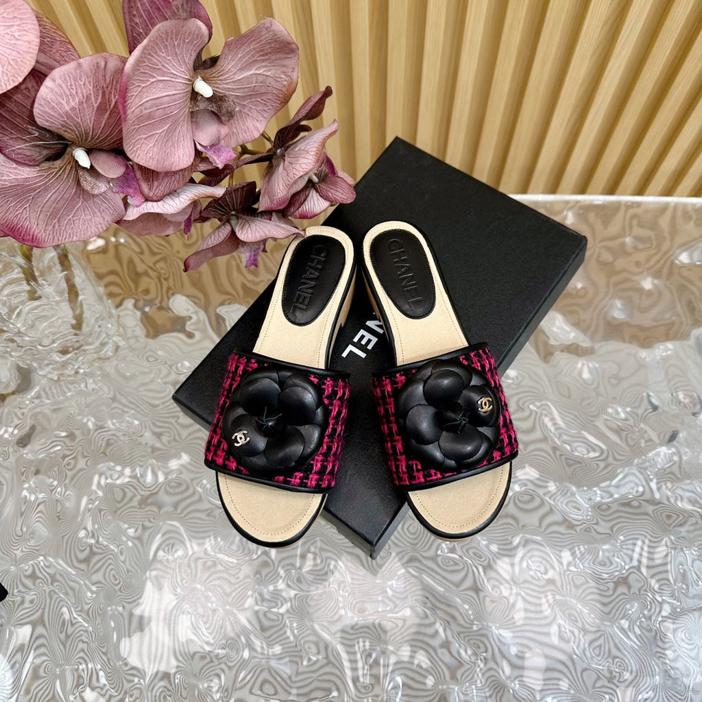 CHANEL PLATFORM SLIPPERS WITH FLOWER IN BARBIE PINK MIX BLACK LAMBSKIN