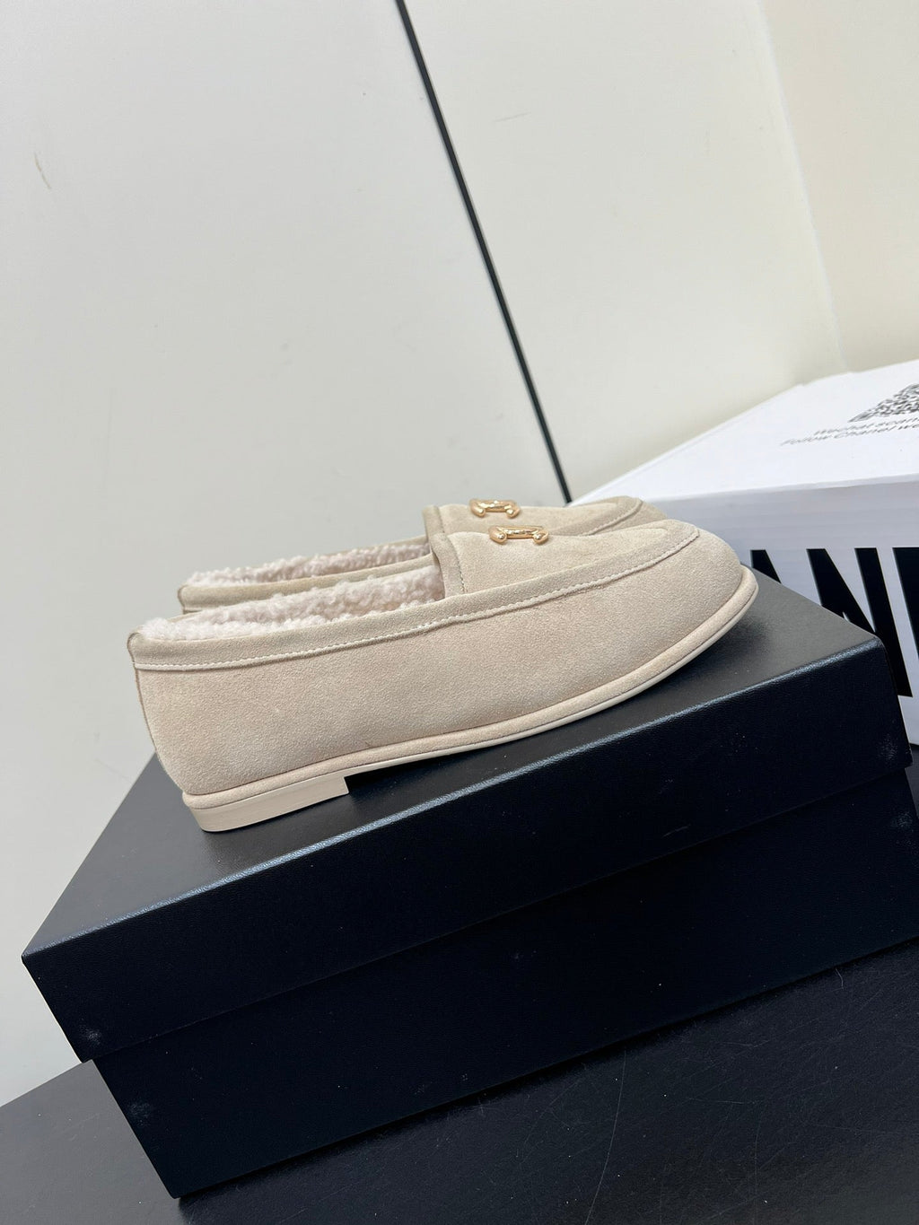 CHANEL LOAFER IN BEIGE SUEDE AND SOLF FLEECE LINING