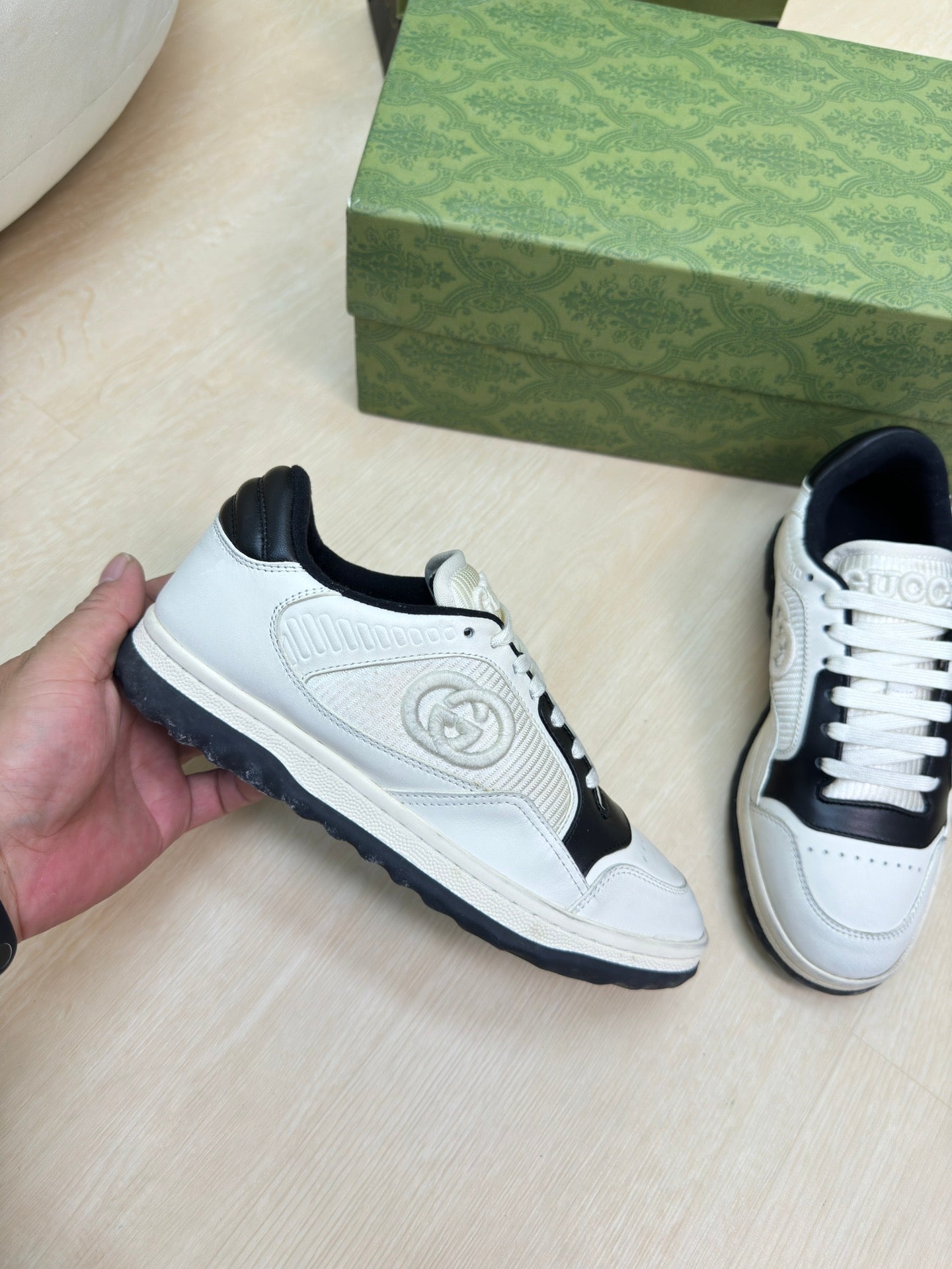 GUCCI INTERLOCKING G SNEAKER BLACK WHITE CALFSKIN AND FABRIC