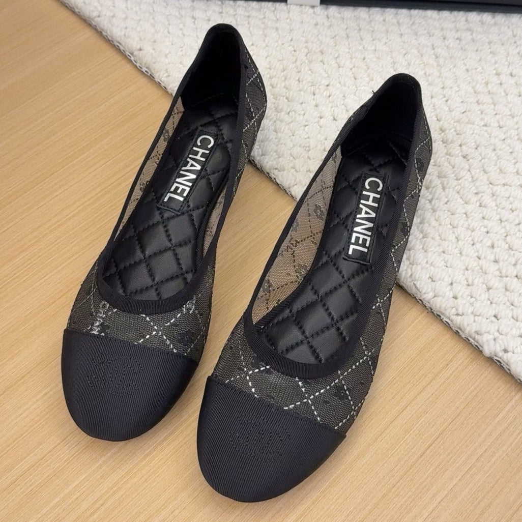 CHANEL BALLET FLAT IN BLACK FABRIC AND MESH