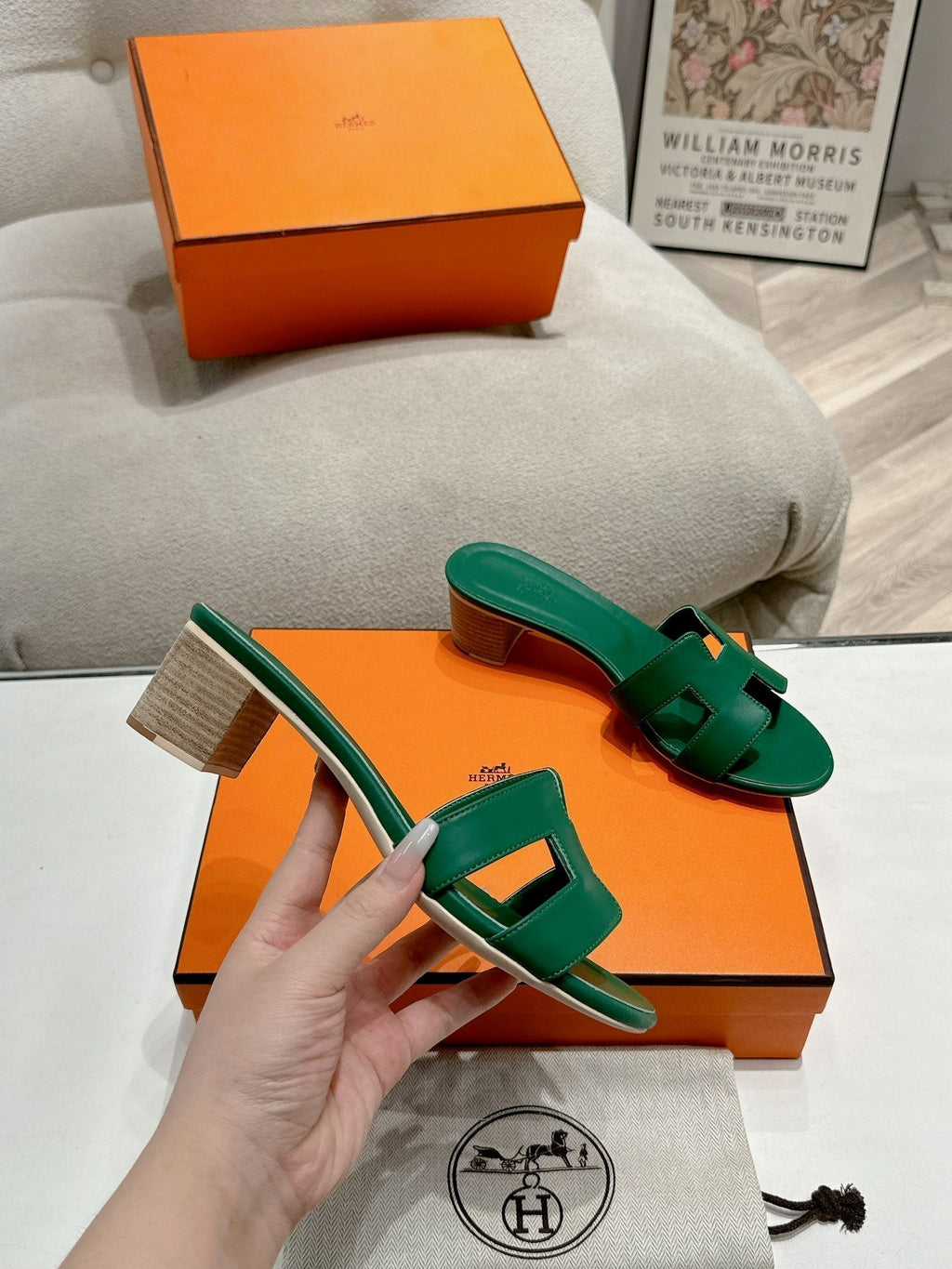 HERMES 0ASIS SANDAL DARK GREEN CALFSKIN CLASSIC