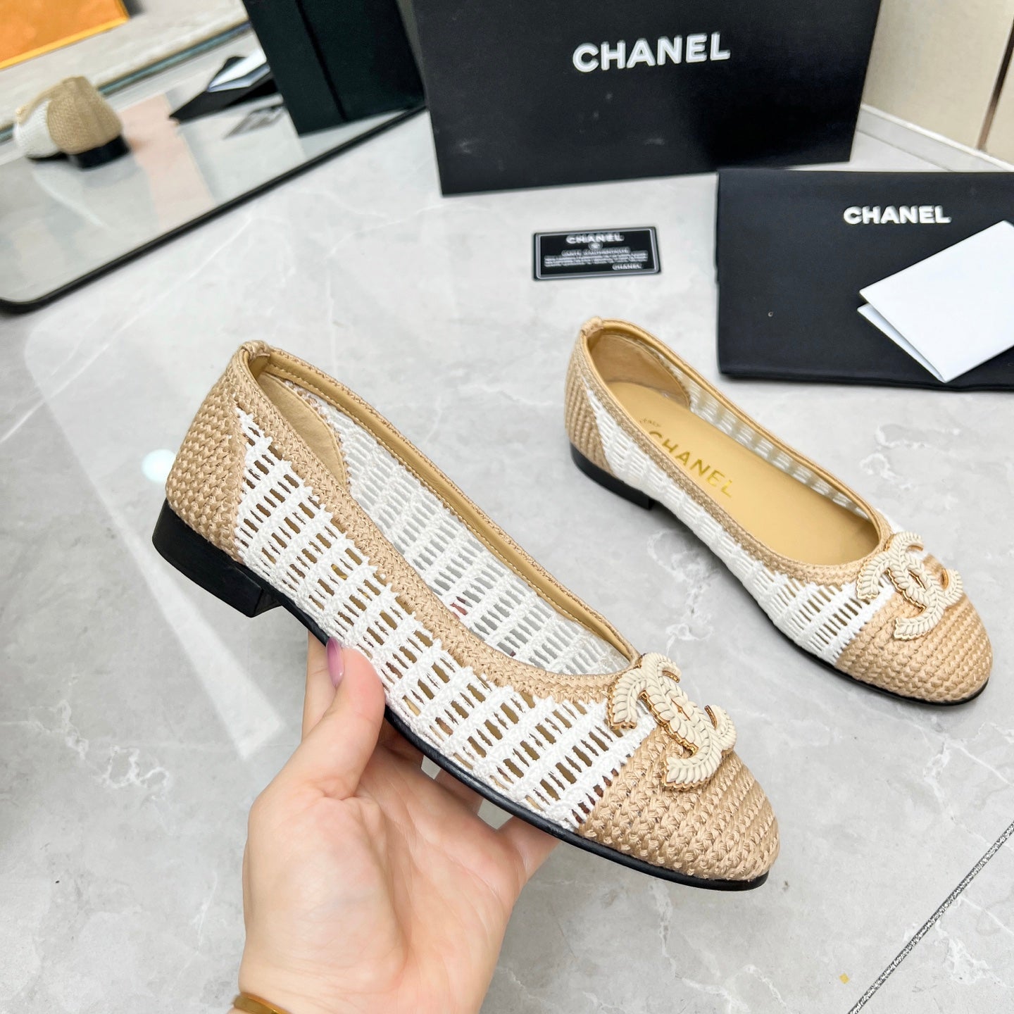 CHANEL BALLET FLAT 10 MM IN WHITE MIX BEIGE RAFFIA