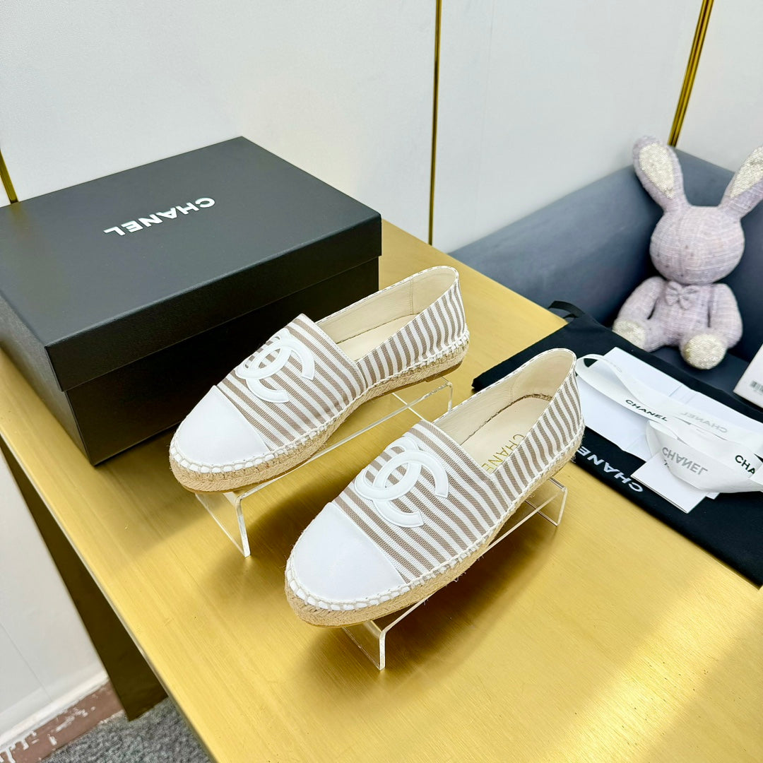 CHANEL SLIP-ON 25S IN BEIGE AND WHITE FABRIC WITH STRIPED PATTERN