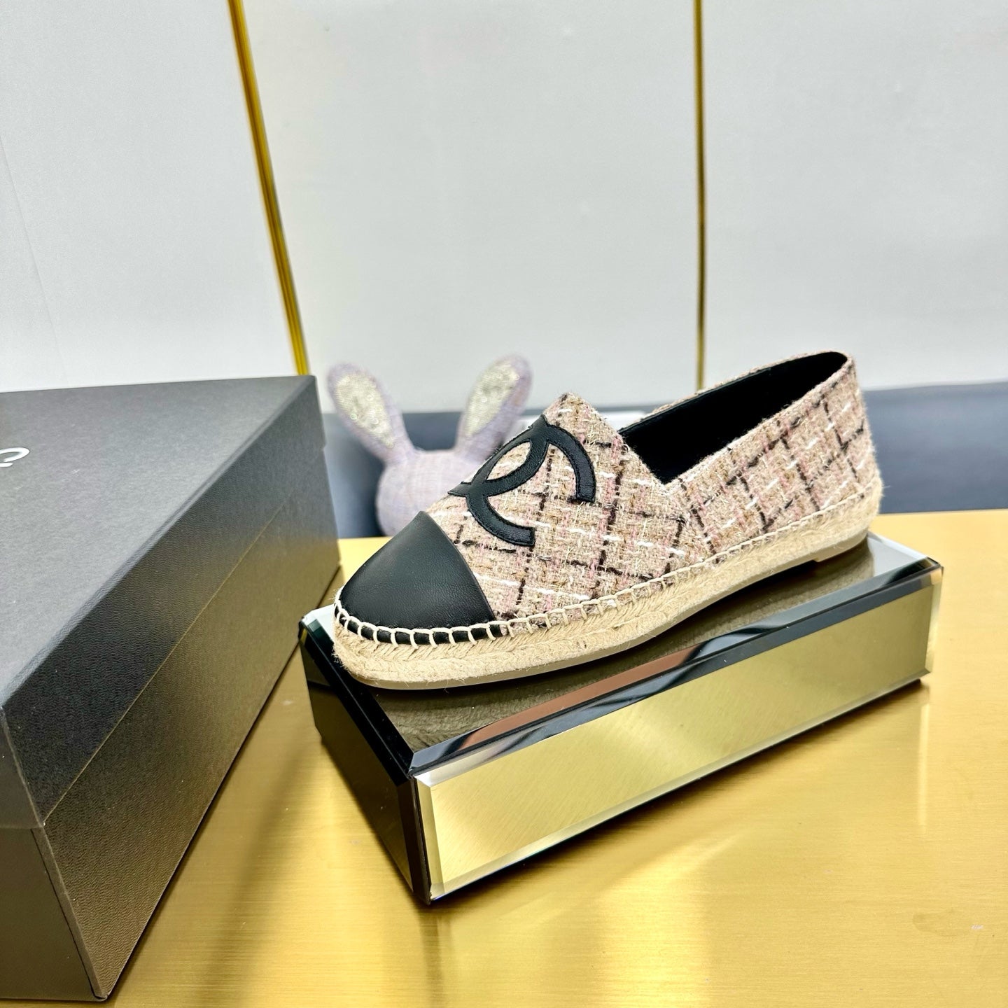 CHANEL ESPADRILLES PLATFORM 25S IN LIGHT BEIGE TWEED MIX BLACK CALFSKIN WITH PLAID PATTERN