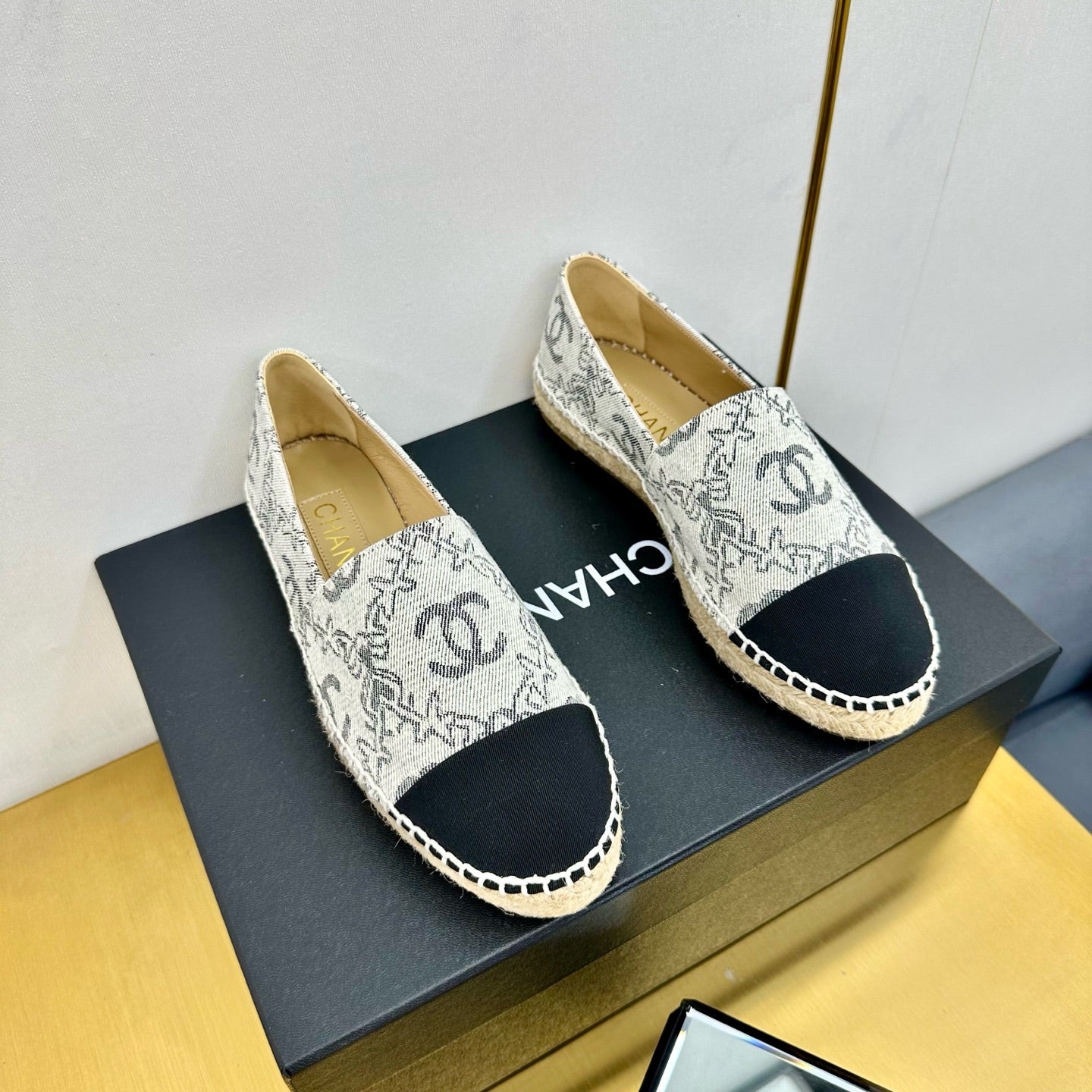 CHANEL ESPADRILLES PLATFORM IN BLACK PATTERN FABRIC