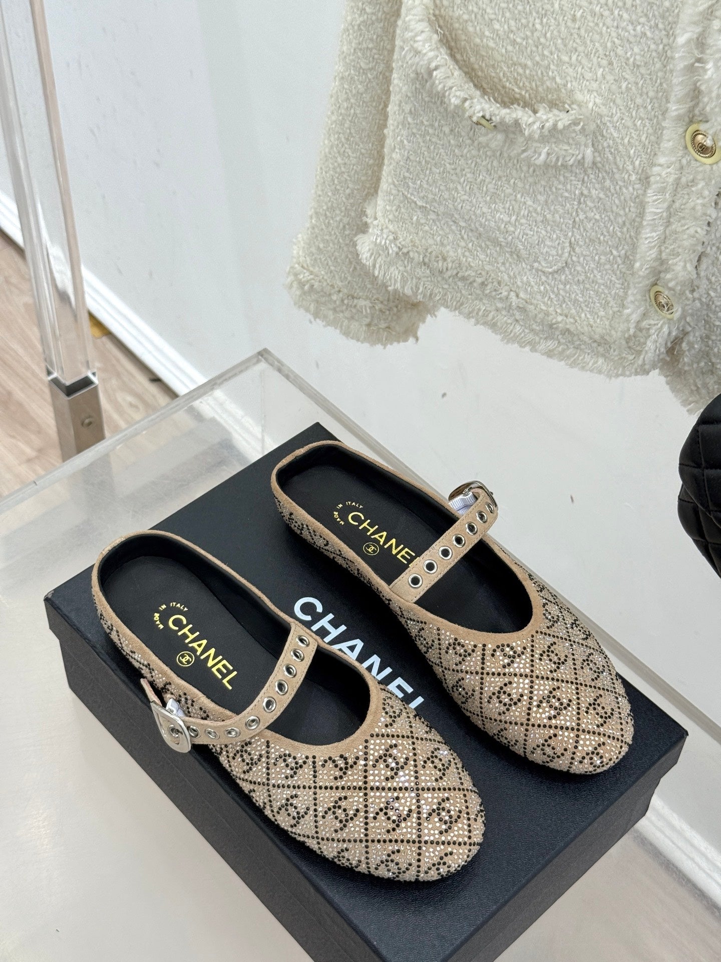 CHANEL FLAT MULES 25SS IN BEIGE EMBELLISHED WITH RHINESTONES